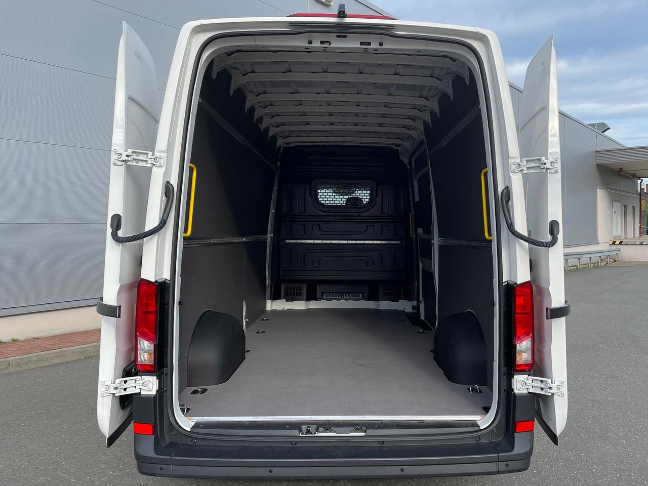 Furgon Volkswagen Crafter Kasten 35 L4H3 KAMERA KLIMA DAB: slika 11 Furgon Volkswagen Crafter Kasten 35 L4H3 KAMERA KLIMA DAB: slika 11