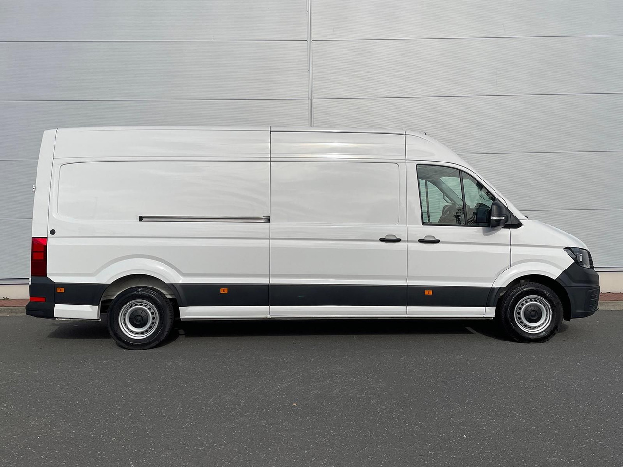 Volkswagen Crafter Kasten 35 L4H3 KAMERA PDC DAB KLIMA MFL - Furgon: slika 5 Volkswagen Crafter Kasten 35 L4H3 KAMERA PDC DAB KLIMA MFL - Furgon: slika 5