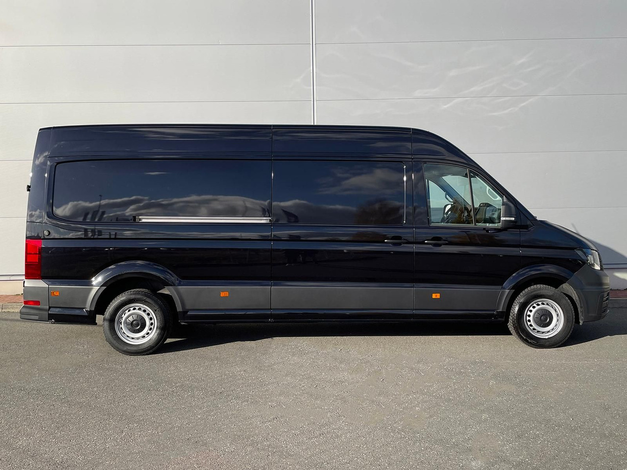 Volkswagen Crafter Kasten 35 L4H3 NAV SITZHZ AHK DAB KAMERA - Furgon: slika 5 Volkswagen Crafter Kasten 35 L4H3 NAV SITZHZ AHK DAB KAMERA - Furgon: slika 5