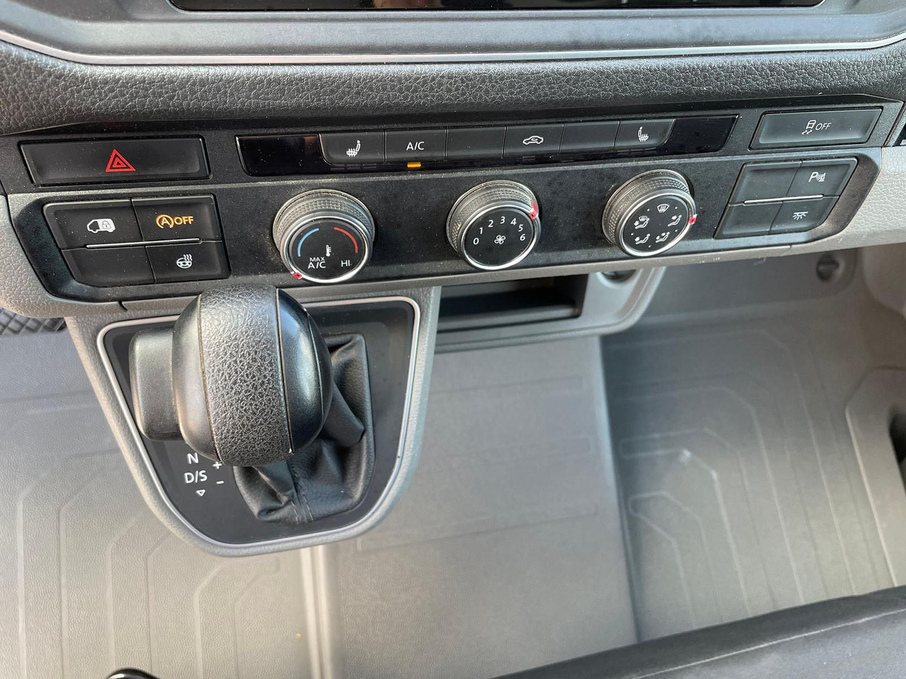 Putnički kombi Volkswagen Crafter L3H2 Kasten AHK KAMERA SITZHZ LENKRADHZ: slika 17