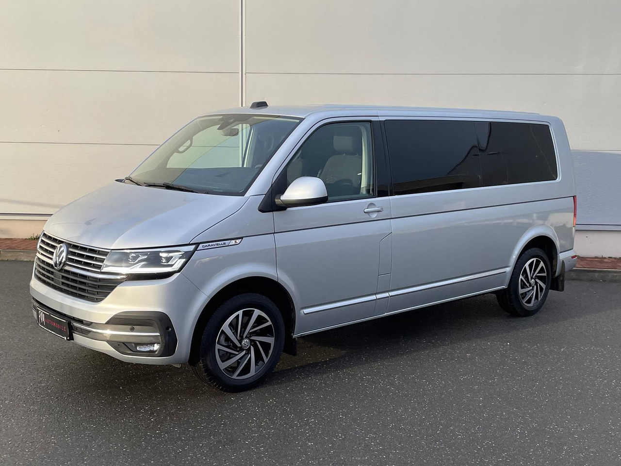 Volkswagen T6.1 Caravelle Comfortl LR 4M NAV el. Trittstufe - Putnički kombi: slika 1 Volkswagen T6.1 Caravelle Comfortl LR 4M NAV el. Trittstufe - Putnički kombi: slika 1