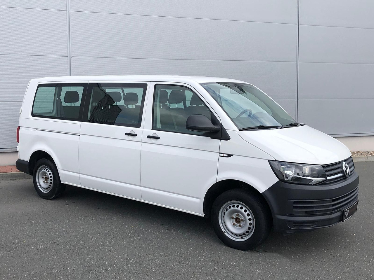 Volkswagen T6 Transporter 2.0 TDI Kombi lang 9-SITZE TEMP - Karavan: slika 2 Volkswagen T6 Transporter 2.0 TDI Kombi lang 9-SITZE TEMP - Karavan: slika 2