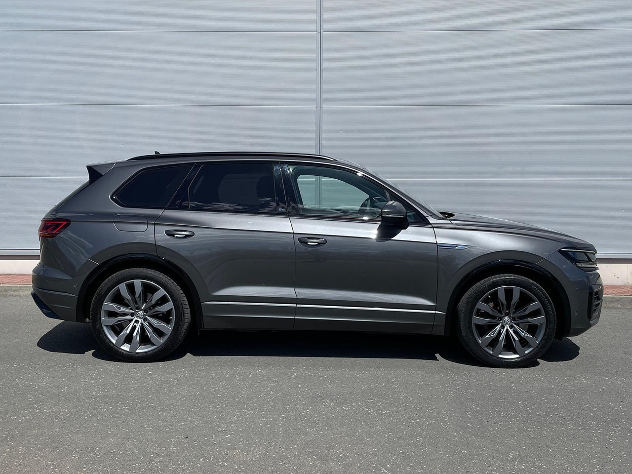 Volkswagen Touareg 4.0 V8 TDI One Million 4M LEDER AHK ACC - SUVSUV: slika 5 Volkswagen Touareg 4.0 V8 TDI One Million 4M LEDER AHK ACC - SUVSUV: slika 5