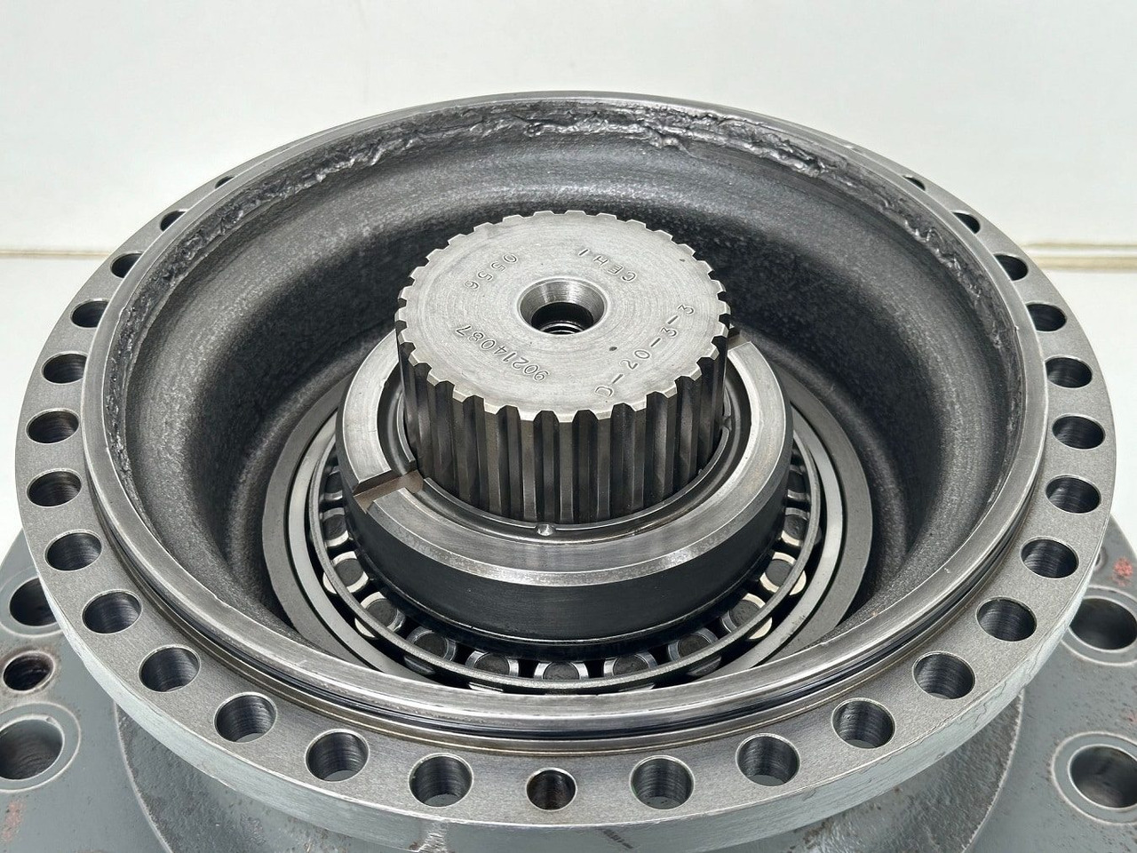 Motor okretanja za Građevinska mašina Liebherr Abtriebswellengehäuse ID-Nr.90013701 mit Abtriebswelle ID-Nr.90214087.    SAT275A290.  R922 LC-1486. R924 LC-1487.  #0556#0579#: slika 7
