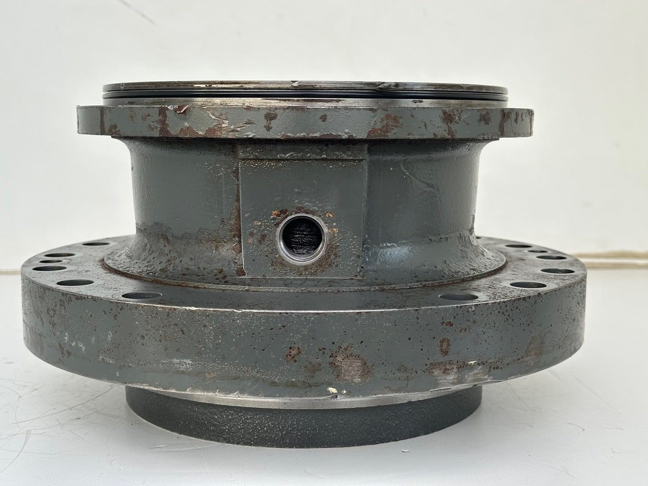 Liebherr Abtriebswellengehäuse ID-Nr.90015650 and Kegelrollenlager ID-Nr.761008503 and Kegelrollenlager ID-Nr.10195527. #BR.GE:10899#1777# - Motor okretanja za Bager guseničar: slika 3 Liebherr Abtriebswellengehäuse ID-Nr.90015650 and Kegelrollenlager ID-Nr.761008503 and Kegelrollenlager ID-Nr.10195527. #BR.GE:10899#1777# - Motor okretanja za Bager guseničar: slika 3