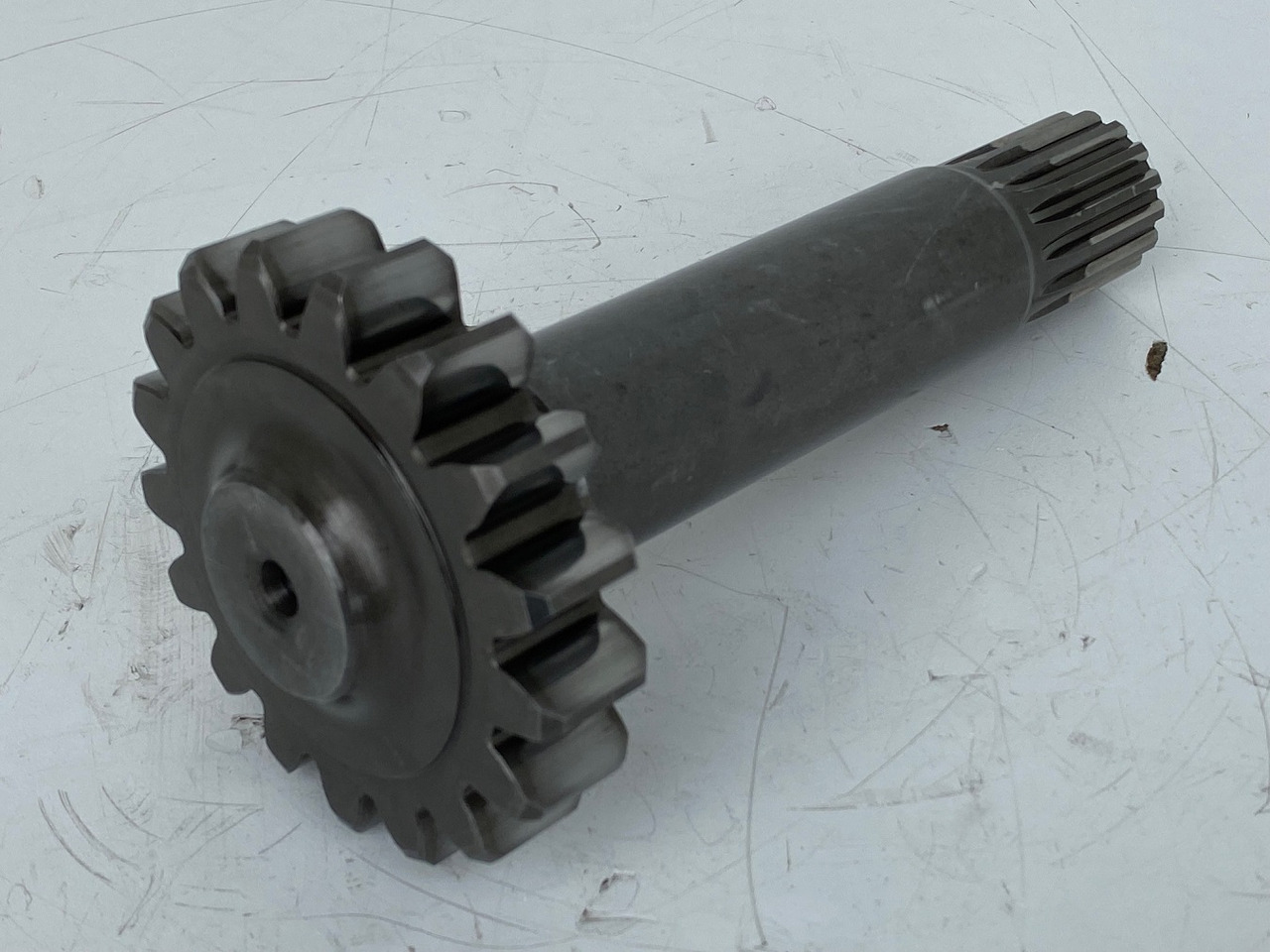 Liebherr Antriebswelle ID-Nr.969527001. FAT355P077. LH26, LH30, R906, R916, R920, R922, R924, R926 COMP, R926. #ANT2804# - Pogonski reduktor za Bager guseničar: slika 1 Liebherr Antriebswelle ID-Nr.969527001. FAT355P077. LH26, LH30, R906, R916, R920, R922, R924, R926 COMP, R926. #ANT2804# - Pogonski reduktor za Bager guseničar: slika 1