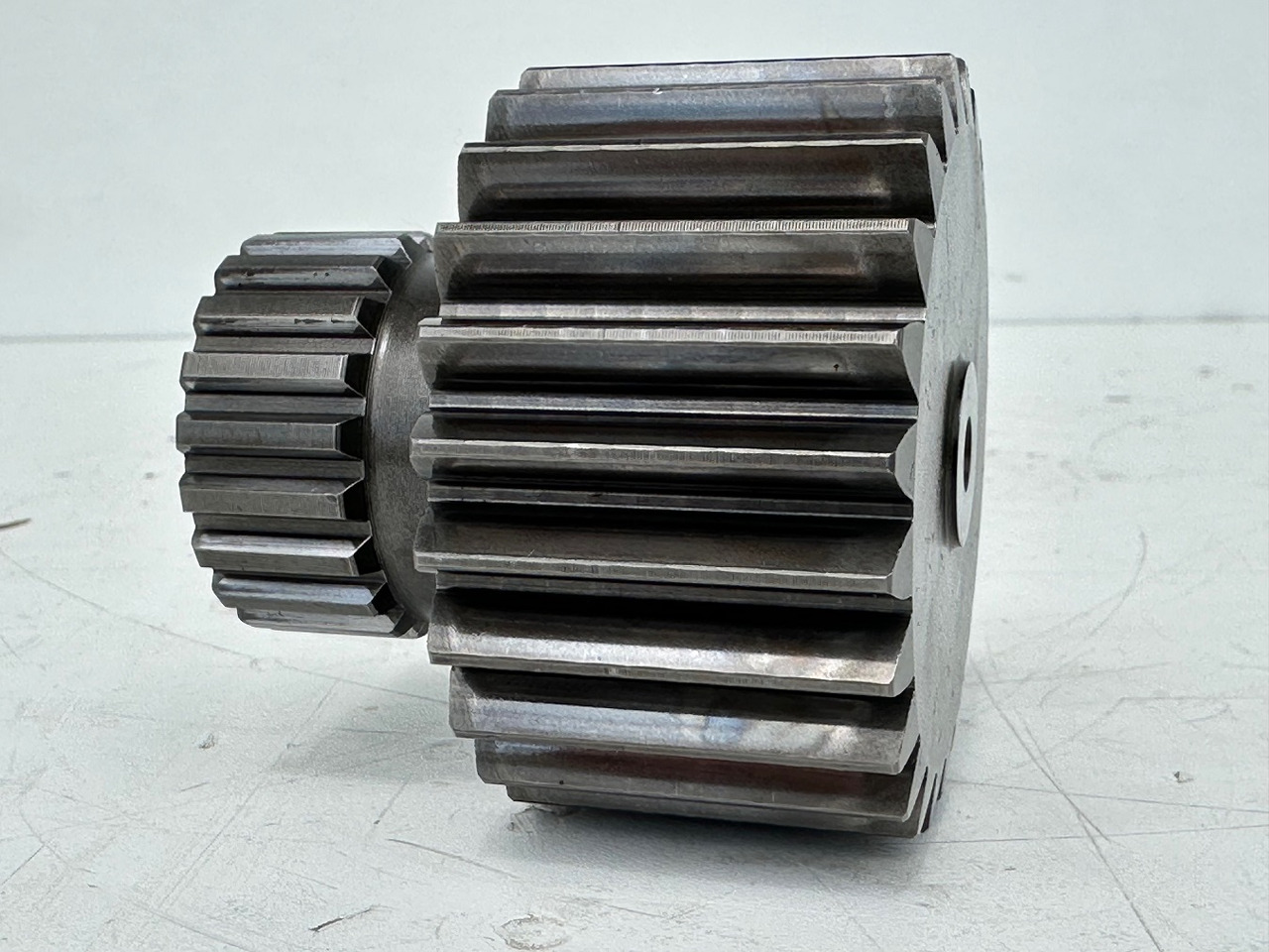 Liebherr - Bonfiglioli Sonnenrad mit ID-Nr.10113146. LI-1010, LTM 1045-3-1-, LTM 1055-1, LTM 1055-3-1-, LTM 1055-3-2-, LTM1070-4-1-, LTM1070-4-2-. #10113146.6088598# - Transmisija za Građevinska mašina: slika 5 Liebherr - Bonfiglioli Sonnenrad mit ID-Nr.10113146. LI-1010, LTM 1045-3-1-, LTM 1055-1, LTM 1055-3-1-, LTM 1055-3-2-, LTM1070-4-1-, LTM1070-4-2-. #10113146.6088598# - Transmisija za Građevinska mašina: slika 5