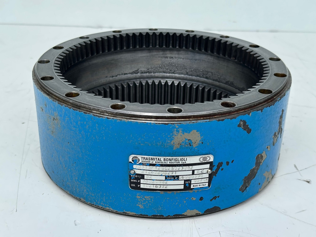 Liebherr - Bonfiglioli Zahnkranz mit ID-Nr.10342796. LTC-1055, LTC-1055-3-1, LTM 1045-3-1-, LTM 1050-3-1, LTM 1055-1, LTM 1055-3-1-, LTM 1055-3-2-, LTM1070-4-1-, LTM1070-4-2-. #10342796.6088598# - Motor okretanja za Pokretni kran: slika 2 Liebherr - Bonfiglioli Zahnkranz mit ID-Nr.10342796. LTC-1055, LTC-1055-3-1, LTM 1045-3-1-, LTM 1050-3-1, LTM 1055-1, LTM 1055-3-1-, LTM 1055-3-2-, LTM1070-4-1-, LTM1070-4-2-. #10342796.6088598# - Motor okretanja za Pokretni kran: slika 2