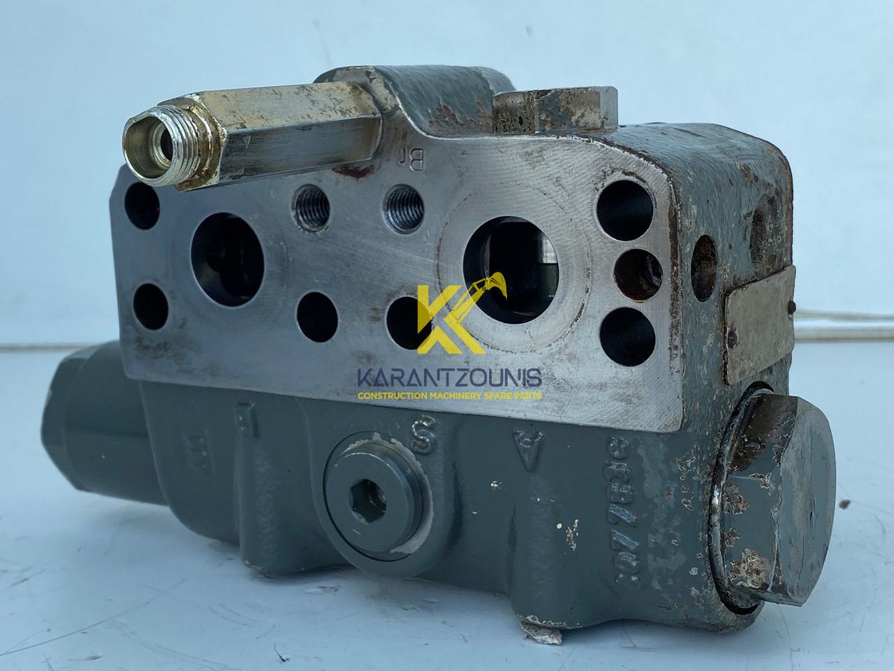 Liebherr Bremsventil ID-Nr.10471957. LOS914, LOS924, R902, R904, R912, R914, R922, R924, R924 COMP, R924 COMPA. #STM20.05## - Pogonski reduktor za Bager guseničar: slika 5 Liebherr Bremsventil ID-Nr.10471957. LOS914, LOS924, R902, R904, R912, R914, R922, R924, R924 COMP, R924 COMPA. #STM20.05## - Pogonski reduktor za Bager guseničar: slika 5