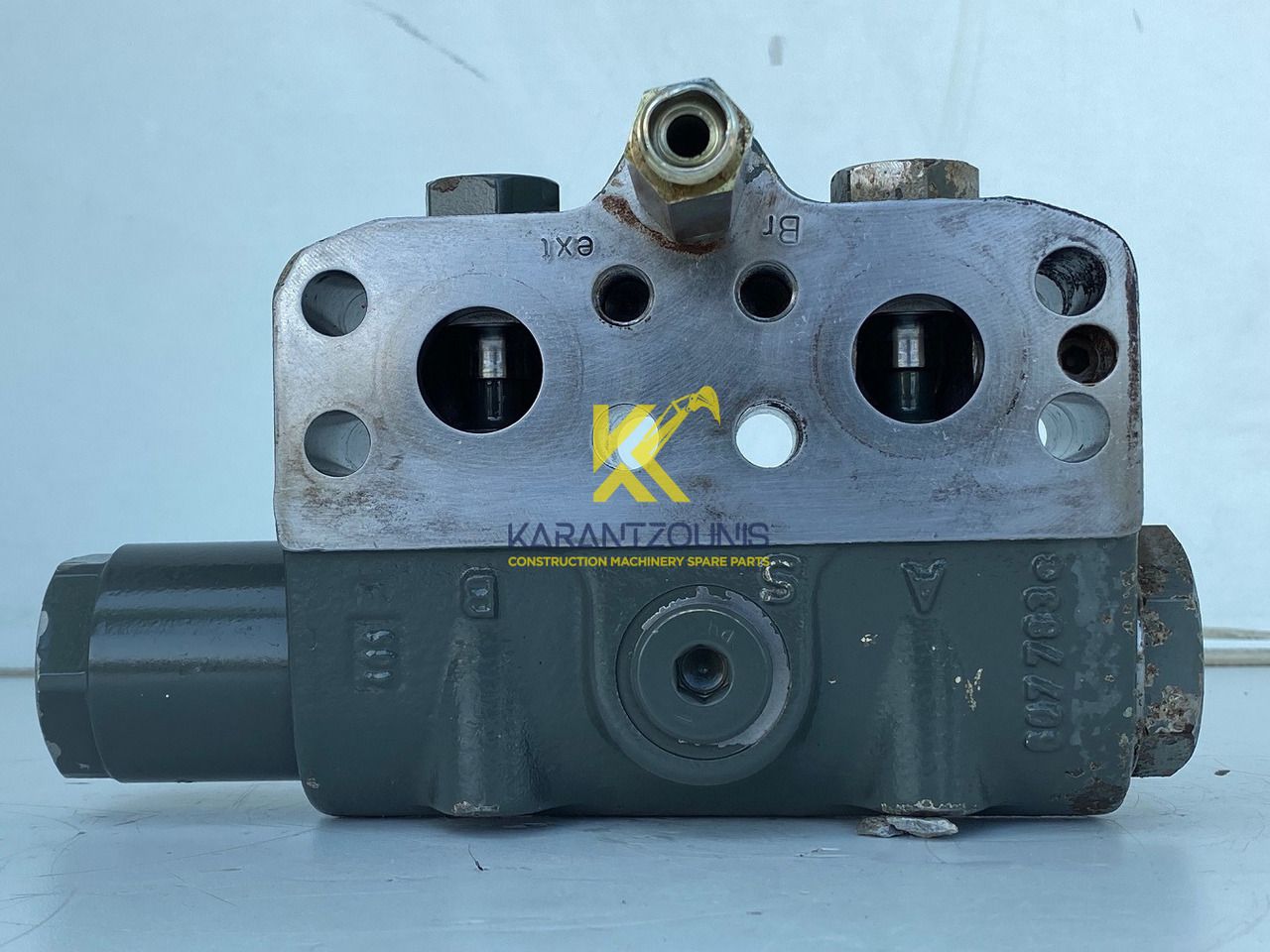 Liebherr Bremsventil ID-Nr.10471957. LOS914, LOS924, R902, R904, R912, R914, R922, R924, R924 COMP, R924 COMPA. #STM20.05## - Pogonski reduktor za Bager guseničar: slika 4 Liebherr Bremsventil ID-Nr.10471957. LOS914, LOS924, R902, R904, R912, R914, R922, R924, R924 COMP, R924 COMPA. #STM20.05## - Pogonski reduktor za Bager guseničar: slika 4