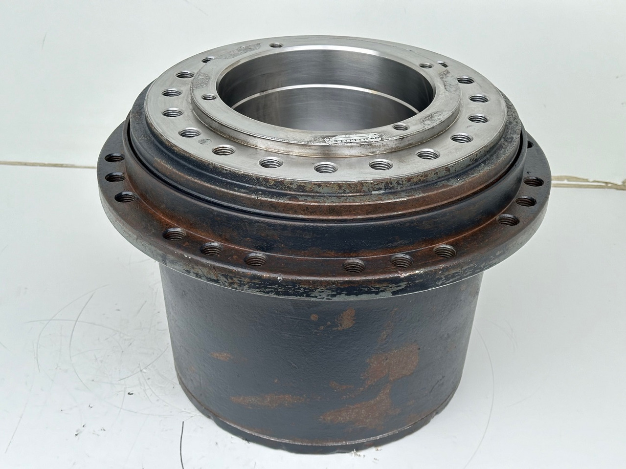 Liebherr Fahrantrieb FAT355P076. ID-Nr.969455101 - ID-Nr.969524001 - ID-Nr.90022900. LO1916, LOS916, R906, R916, R922, R924. #969455101.1647# - Pogonski reduktor za Građevinska mašina: slika 1 Liebherr Fahrantrieb FAT355P076. ID-Nr.969455101 - ID-Nr.969524001 - ID-Nr.90022900. LO1916, LOS916, R906, R916, R922, R924. #969455101.1647# - Pogonski reduktor za Građevinska mašina: slika 1