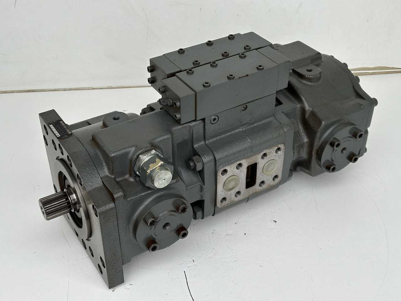 Liebherr Hydraulikdoppelpumpe Typ:LPVD 075. ID-Nr.9076806 - ID-Nr.9279749 - ID-Nr.9880487 - ID-Nr.9073988. A902 IND - A904 IND. #9076806.15495# - Hidraulična pumpa za Građevinska mašina: slika 2 Liebherr Hydraulikdoppelpumpe Typ:LPVD 075. ID-Nr.9076806 - ID-Nr.9279749 - ID-Nr.9880487 - ID-Nr.9073988. A902 IND - A904 IND. #9076806.15495# - Hidraulična pumpa za Građevinska mašina: slika 2