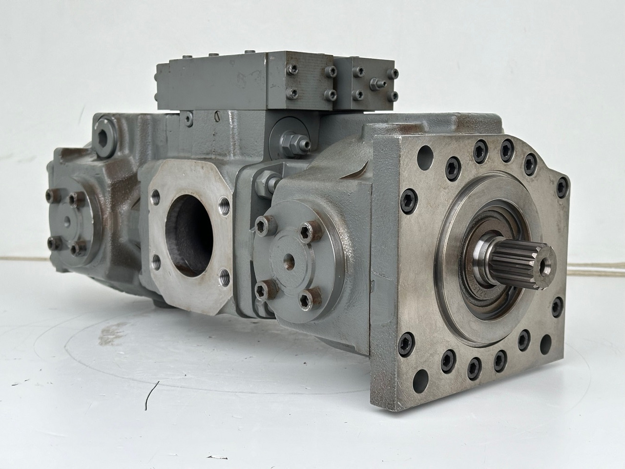 Liebherr Hydraulikdoppelpumpe Typ:LPVD 075. ID-Nr.9076806 - ID-Nr.9279749 - ID-Nr.9880487 - ID-Nr.9073988. A902 IND - A904 IND. #9076806.15495# - Hidraulična pumpa za Građevinska mašina: slika 3 Liebherr Hydraulikdoppelpumpe Typ:LPVD 075. ID-Nr.9076806 - ID-Nr.9279749 - ID-Nr.9880487 - ID-Nr.9073988. A902 IND - A904 IND. #9076806.15495# - Hidraulična pumpa za Građevinska mašina: slika 3