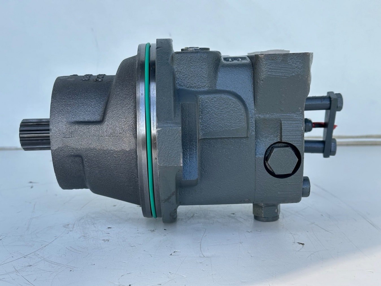 Liebherr Hydraulikeinbaumotor FMF045, ID-Nr.10132702. A924,LH30C,LH30M,LH35M,LH35MT,LH40C,LH40CP,LH40M,LH40MP,LH50CHR,LH50M,LH50MHR,LH50MT. #23.12.01074# - Hidraulični motor za Bager točkaš: slika 1 Liebherr Hydraulikeinbaumotor FMF045, ID-Nr.10132702. A924,LH30C,LH30M,LH35M,LH35MT,LH40C,LH40CP,LH40M,LH40MP,LH50CHR,LH50M,LH50MHR,LH50MT. #23.12.01074# - Hidraulični motor za Bager točkaš: slika 1