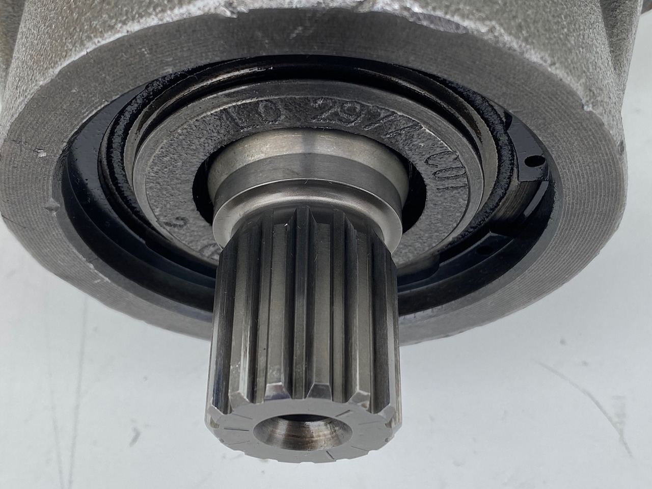 Hidraulični motor za Bager točkaš Liebherr Hydraulikeinbaumotor FMF045, ID-Nr.10132702. A924, LH30C, LH30M, LH35M, LH35MT, LH40C, LH40CP, LH40M, LH40MP, LH50CHR, LH50M, LH50MHR, LH50MT. #33179#: slika 12 Hidraulični motor za Bager točkaš Liebherr Hydraulikeinbaumotor FMF045, ID-Nr.10132702. A924, LH30C, LH30M, LH35M, LH35MT, LH40C, LH40CP, LH40M, LH40MP, LH50CHR, LH50M, LH50MHR, LH50MT. #33179#: slika 12