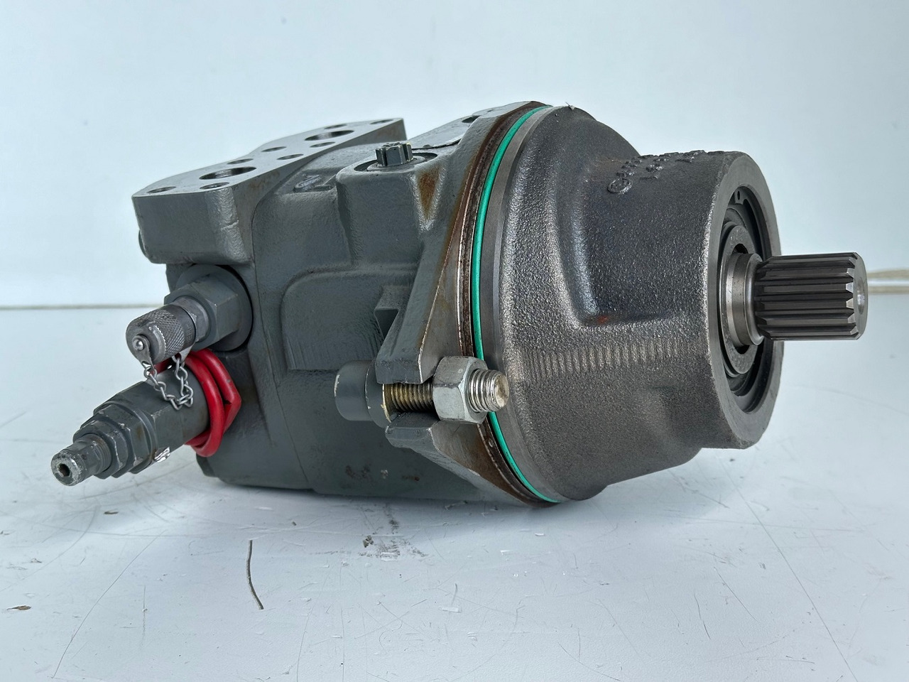 Liebherr Hydraulikeinbaumotor Typ:FMF058, ID-Nr.10122576 - ID-Nr.10145827 - ID-Nr.11371069. LOS1906, P924 COMP , R906, R906 PROTO, R916, R922, R924, R924 COMP, R926 COMP, R926 K LC. #39780# - Hidraulični motor za Bager: slika 2 Liebherr Hydraulikeinbaumotor Typ:FMF058, ID-Nr.10122576 - ID-Nr.10145827 - ID-Nr.11371069. LOS1906, P924 COMP , R906, R906 PROTO, R916, R922, R924, R924 COMP, R926 COMP, R926 K LC. #39780# - Hidraulični motor za Bager: slika 2
