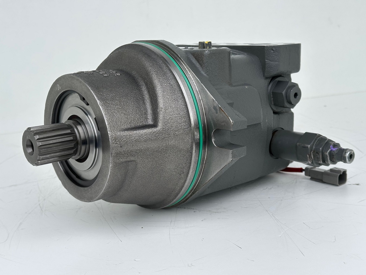 Liebherr Hydraulikeinbaumotor Typ:FMF058. ID-Nr.12483261. SAT275/266. R926 K-LC-1565, R926 K-LC-1827, R930 T-1980. #12483261.00573# - Hidraulični motor za Bager guseničar: slika 1 Liebherr Hydraulikeinbaumotor Typ:FMF058. ID-Nr.12483261. SAT275/266. R926 K-LC-1565, R926 K-LC-1827, R930 T-1980. #12483261.00573# - Hidraulični motor za Bager guseničar: slika 1