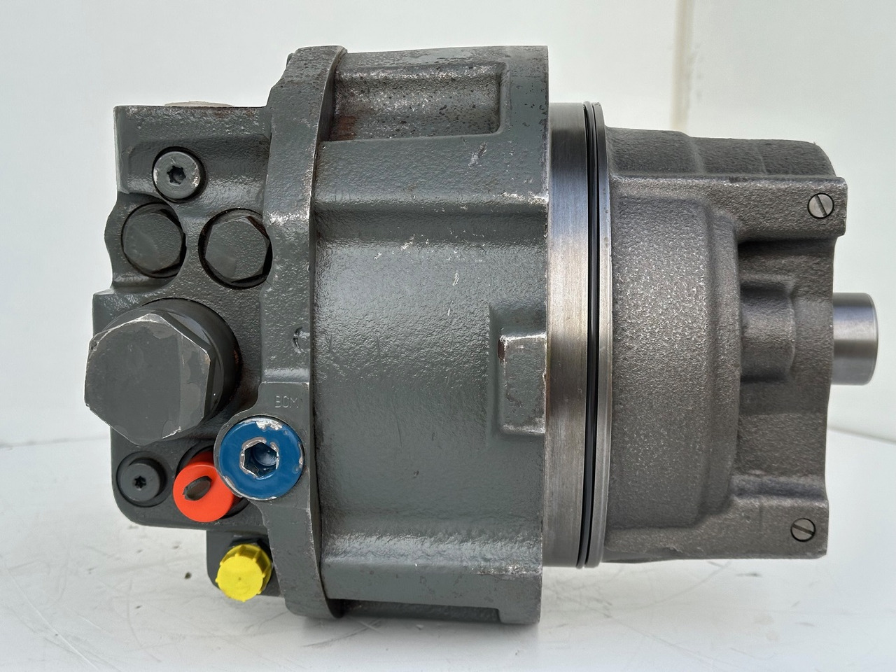 Liebherr Hydraulikeinbaumotor Typ:LH46VE 108. ID-Nr.11428178 . LOS926-1715,R926-1715,R928-1715,R930-1716,R934-1550,R936K-LC,R936K-NLC,R936K-SLC,R938. #11428178.0663# - Pogonski reduktor za Građevinska mašina: slika 4 Liebherr Hydraulikeinbaumotor Typ:LH46VE 108. ID-Nr.11428178 . LOS926-1715,R926-1715,R928-1715,R930-1716,R934-1550,R936K-LC,R936K-NLC,R936K-SLC,R938. #11428178.0663# - Pogonski reduktor za Građevinska mašina: slika 4