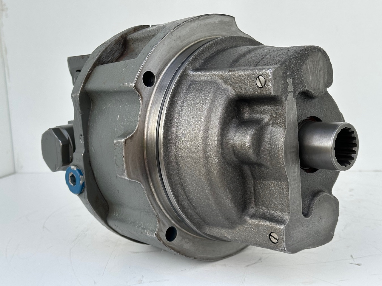 Liebherr Hydraulikeinbaumotor Typ:LH46VE 108. ID-Nr.11428178 . LOS926-1715,R926-1715,R928-1715,R930-1716,R934-1550,R936K-LC,R936K-NLC,R936K-SLC,R938. #11428178.0663# - Pogonski reduktor za Građevinska mašina: slika 2 Liebherr Hydraulikeinbaumotor Typ:LH46VE 108. ID-Nr.11428178 . LOS926-1715,R926-1715,R928-1715,R930-1716,R934-1550,R936K-LC,R936K-NLC,R936K-SLC,R938. #11428178.0663# - Pogonski reduktor za Građevinska mašina: slika 2