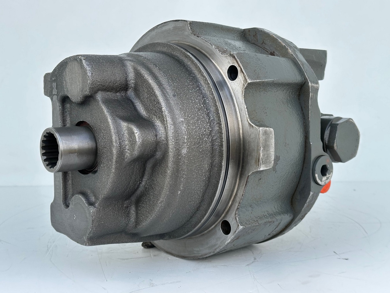 Liebherr Hydraulikeinbaumotor Typ:LH46VE 108. ID-Nr.11428178 . LOS926-1715,R926-1715,R928-1715,R930-1716,R934-1550,R936K-LC,R936K-NLC,R936K-SLC,R938. #11428178.0663# - Pogonski reduktor za Građevinska mašina: slika 1 Liebherr Hydraulikeinbaumotor Typ:LH46VE 108. ID-Nr.11428178 . LOS926-1715,R926-1715,R928-1715,R930-1716,R934-1550,R936K-LC,R936K-NLC,R936K-SLC,R938. #11428178.0663# - Pogonski reduktor za Građevinska mašina: slika 1