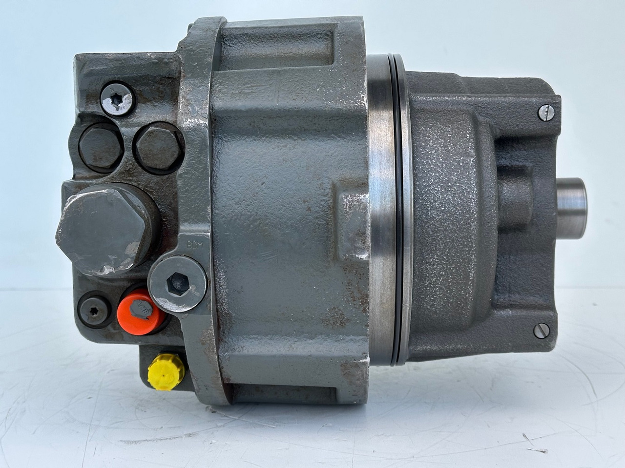 Liebherr Hydraulikeinbaumotor Typ:LH46VE 108. ID-Nr.11428178 . LOS926-1715,R926-1715,R928-1715,R930-1716,R934-1550,R936K-LC,R936K-NLC,R936K-SLC,R938. #11428178.0717# - Pogonski reduktor za Građevinska mašina: slika 4 Liebherr Hydraulikeinbaumotor Typ:LH46VE 108. ID-Nr.11428178 . LOS926-1715,R926-1715,R928-1715,R930-1716,R934-1550,R936K-LC,R936K-NLC,R936K-SLC,R938. #11428178.0717# - Pogonski reduktor za Građevinska mašina: slika 4