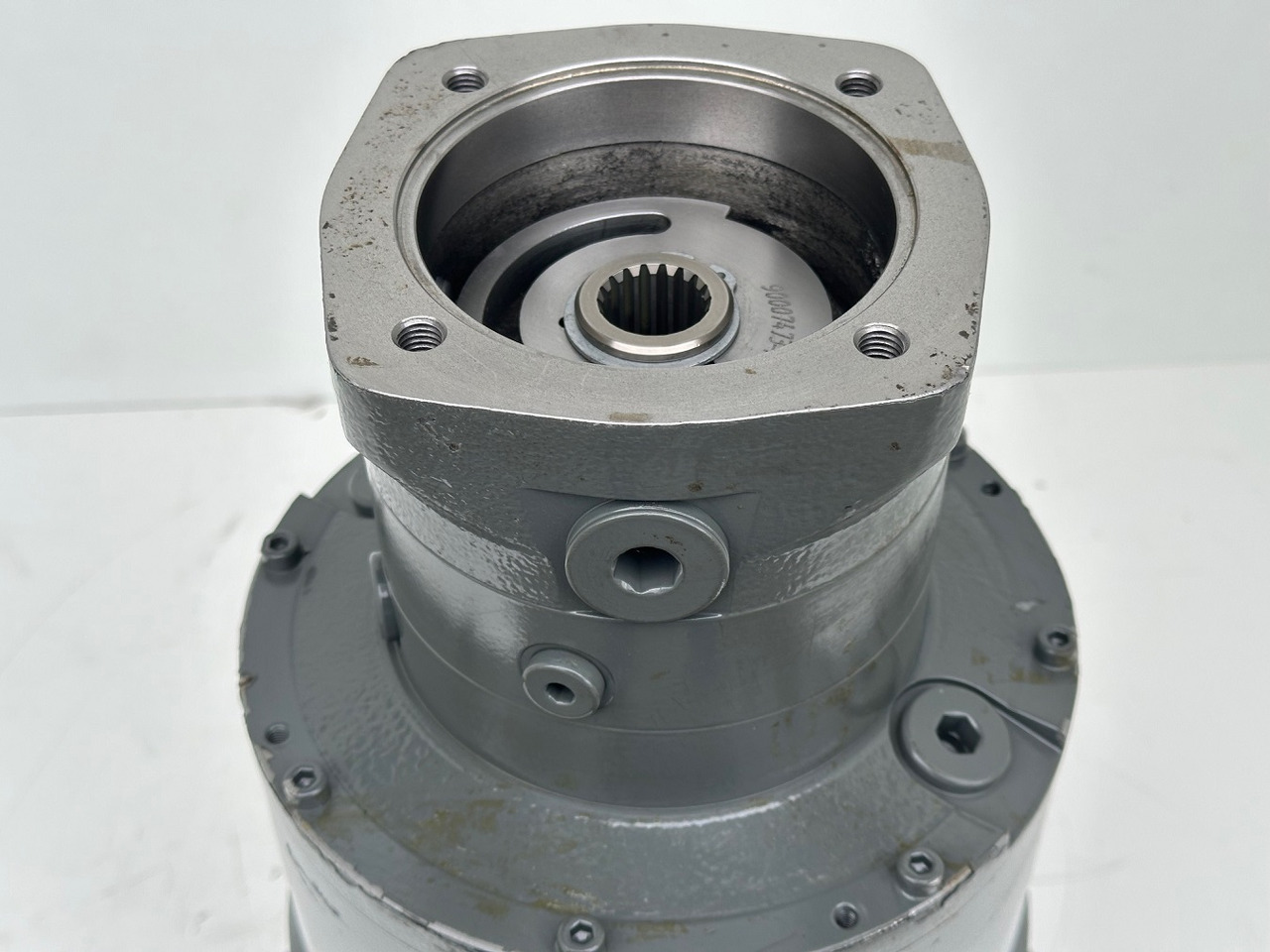 Liebherr Liebherr Drehwerkantrieb Typ:DAT200/1455 mit ID-Nr.13763178 - ID-Nr.13777972. #13763178.545-01216# - Motor okretanja za Kran guseničar: slika 4 Liebherr Liebherr Drehwerkantrieb Typ:DAT200/1455 mit ID-Nr.13763178 - ID-Nr.13777972. #13763178.545-01216# - Motor okretanja za Kran guseničar: slika 4