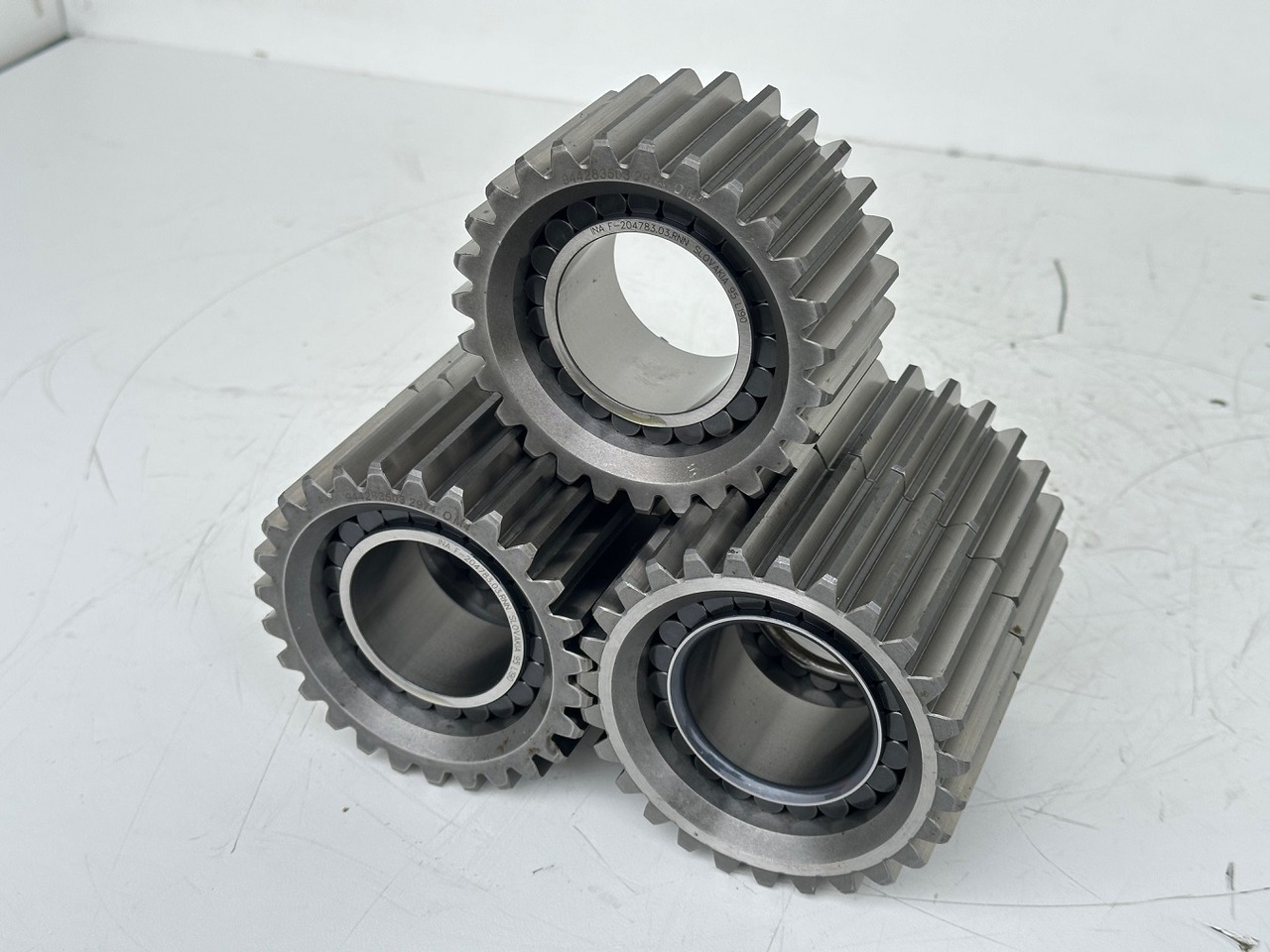 Liebherr Planetenrad ID-Nr.9442834-ID-Nr.944283403. FAT350-FAT350P022-FAT350P032-FAT350P059-FAT350P062-FAT350P068-FAT350P079. LH22,R313,R317,R900,R902,R904,R912,R914,R922,R924. #944283503.27.12.02# - Pogonski reduktor za Građevinska mašina: slika 1 Liebherr Planetenrad ID-Nr.9442834-ID-Nr.944283403. FAT350-FAT350P022-FAT350P032-FAT350P059-FAT350P062-FAT350P068-FAT350P079. LH22,R313,R317,R900,R902,R904,R912,R914,R922,R924. #944283503.27.12.02# - Pogonski reduktor za Građevinska mašina: slika 1