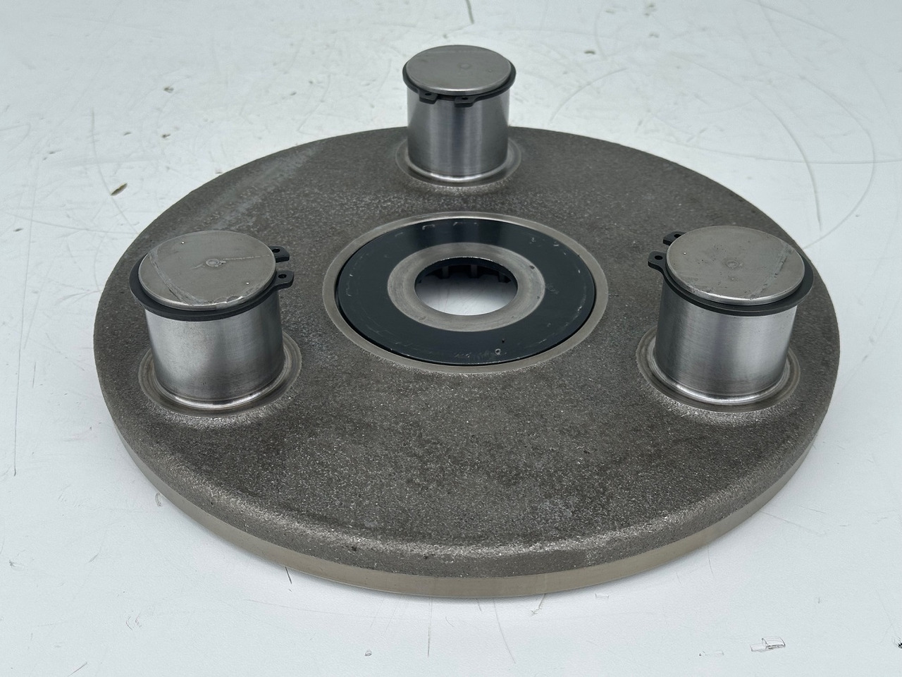 Liebherr Planetenträger ID-Nr.90024938. FAT400P112 -FAT400P130 - FAT400P139. LO1936, LOS926, R926, R928, R930, R934, R936, R940, R944, R946, R950 T. #90024938.L1.6897# - Pogonski reduktor za Građevinska mašina: slika 2 Liebherr Planetenträger ID-Nr.90024938. FAT400P112 -FAT400P130 - FAT400P139. LO1936, LOS926, R926, R928, R930, R934, R936, R940, R944, R946, R950 T. #90024938.L1.6897# - Pogonski reduktor za Građevinska mašina: slika 2