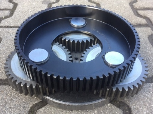 Liebherr Schwenkantrieb SAT300/282. ID-Nr.90209176 - ID-Nr.90209177 - ID-Nr.90209178. LH40, LH50. #1168# - Motor okretanja za Bager točkaš: slika 4 Liebherr Schwenkantrieb SAT300/282. ID-Nr.90209176 - ID-Nr.90209177 - ID-Nr.90209178. LH40, LH50. #1168# - Motor okretanja za Bager točkaš: slika 4