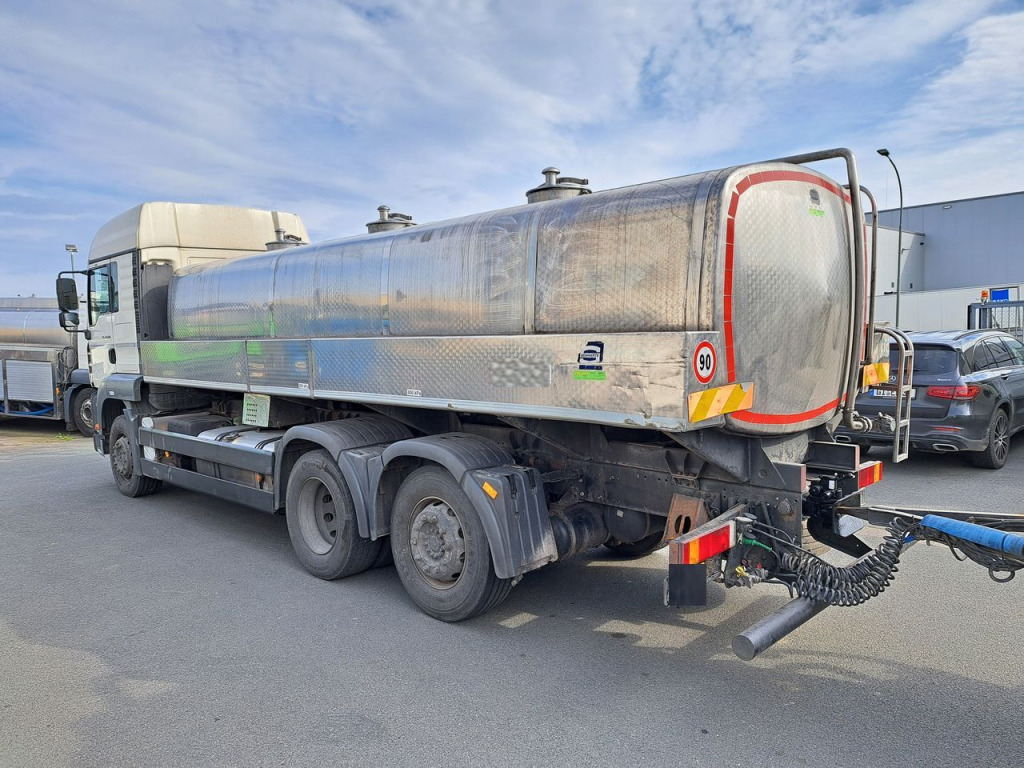 MAN TGA 03 26.413 FNLLW Wasserfahrzeug (Nr. 5726) - Kamion cisterna: slika 4 MAN TGA 03 26.413 FNLLW Wasserfahrzeug (Nr. 5726) - Kamion cisterna: slika 4