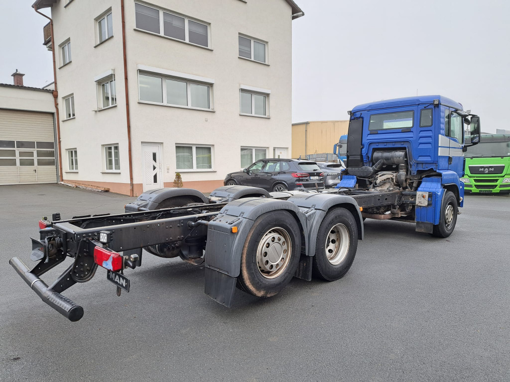Kamion sa golom šasijom i zatvorenom kabinom MAN TGS 26.320 6x2  (Nr. 5862): slika 6