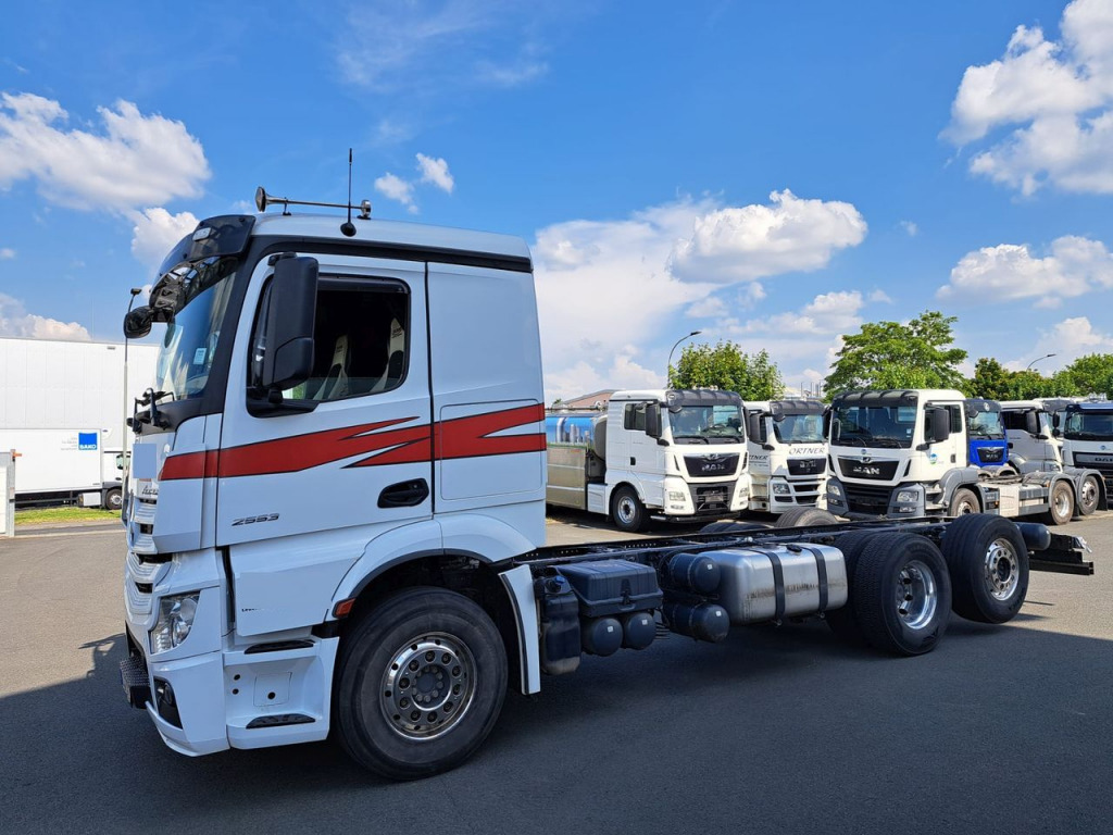 Mercedes Benz 2553 Actros 6x2 (Nr. 5804) - Kamion sa golom šasijom i zatvorenom kabinom: slika 3 Mercedes Benz 2553 Actros 6x2 (Nr. 5804) - Kamion sa golom šasijom i zatvorenom kabinom: slika 3