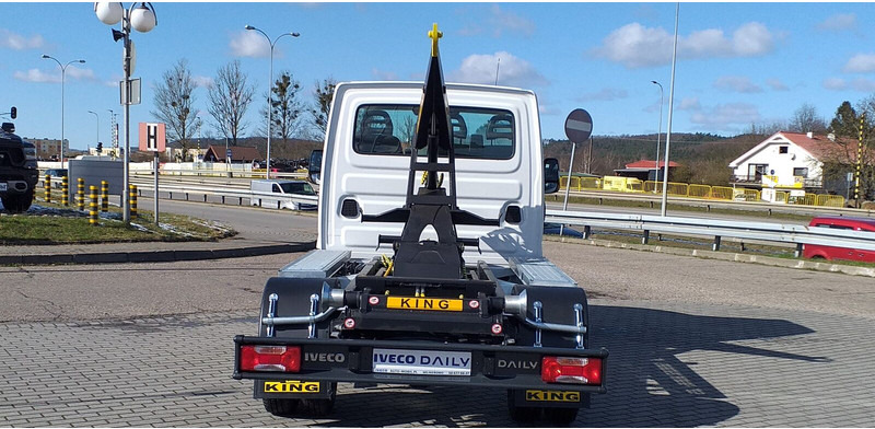 Iveco 50C18 + KING HZ-4R Hakowiec / Hooklift / Abrollkipper - Kamion sa hidrauličnom kukom: slika 1 Iveco 50C18 + KING HZ-4R Hakowiec / Hooklift / Abrollkipper - Kamion sa hidrauličnom kukom: slika 1