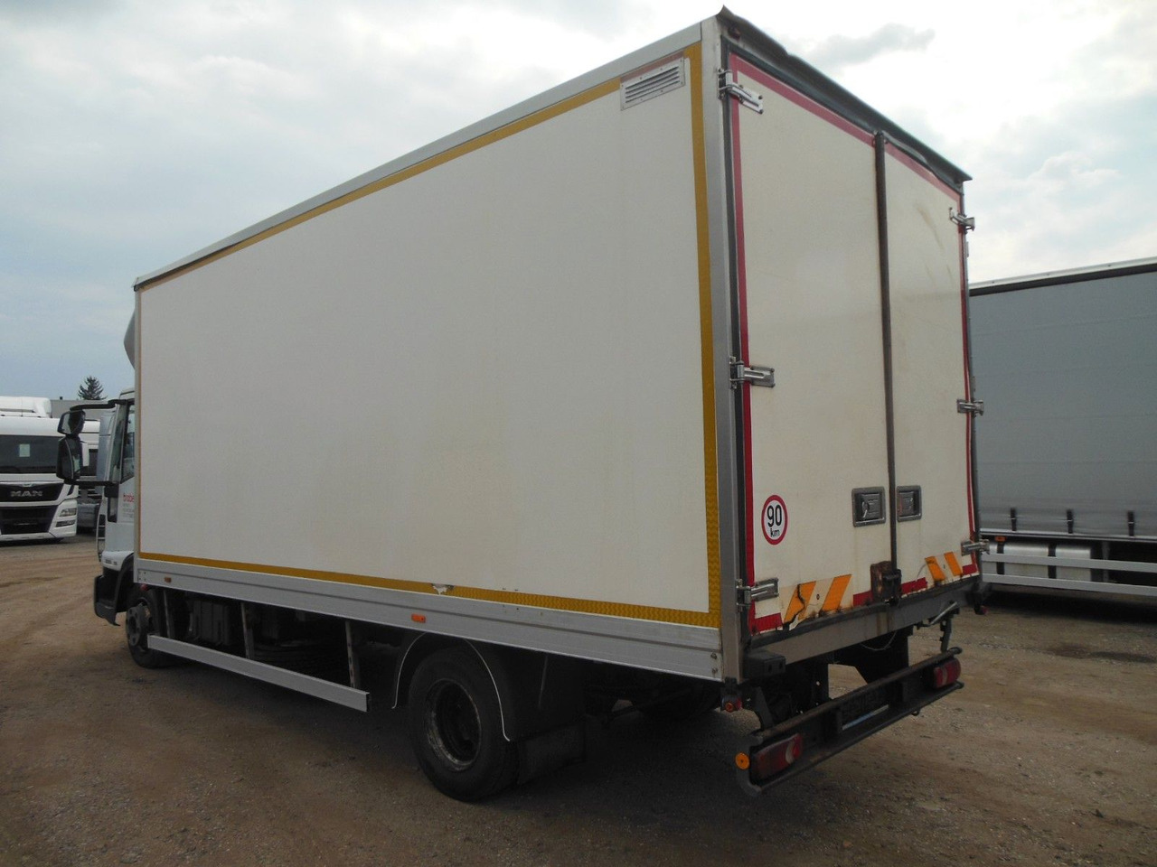 Iveco EUROCARGO 75E14 - Dostavno vozilo sa zatvorenim sandukom: slika 4 Iveco EUROCARGO 75E14 - Dostavno vozilo sa zatvorenim sandukom: slika 4