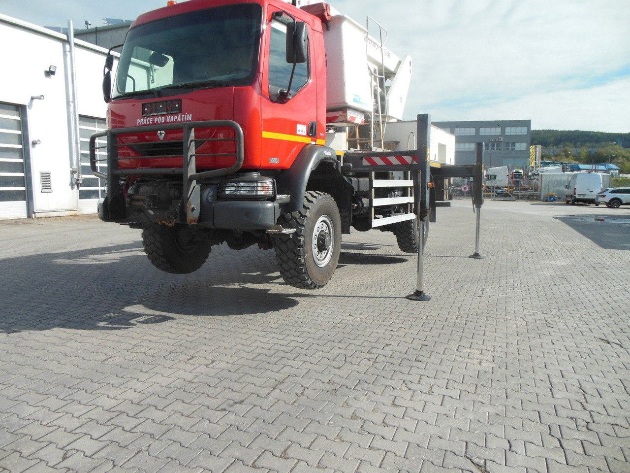 Renault MIDLUM 220.14,4X4,HUBARBEITBÜHNE 16,5M, ISOLIERT - Vazdušna platforma montirana na kamion: slika 5 Renault MIDLUM 220.14,4X4,HUBARBEITBÜHNE 16,5M, ISOLIERT - Vazdušna platforma montirana na kamion: slika 5