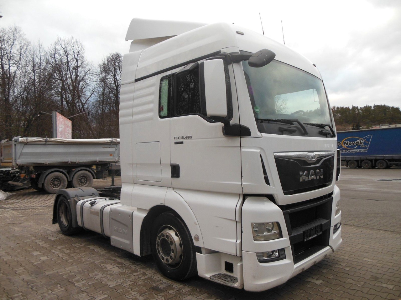 MAN TGX 18.480 LLS-U, LOWDECK + KRONE MEGA MAN TGX 18.480 LLS-U, LOWDECK - Tegljač: slika 2 MAN TGX 18.480 LLS-U, LOWDECK + KRONE MEGA MAN TGX 18.480 LLS-U, LOWDECK - Tegljač: slika 2