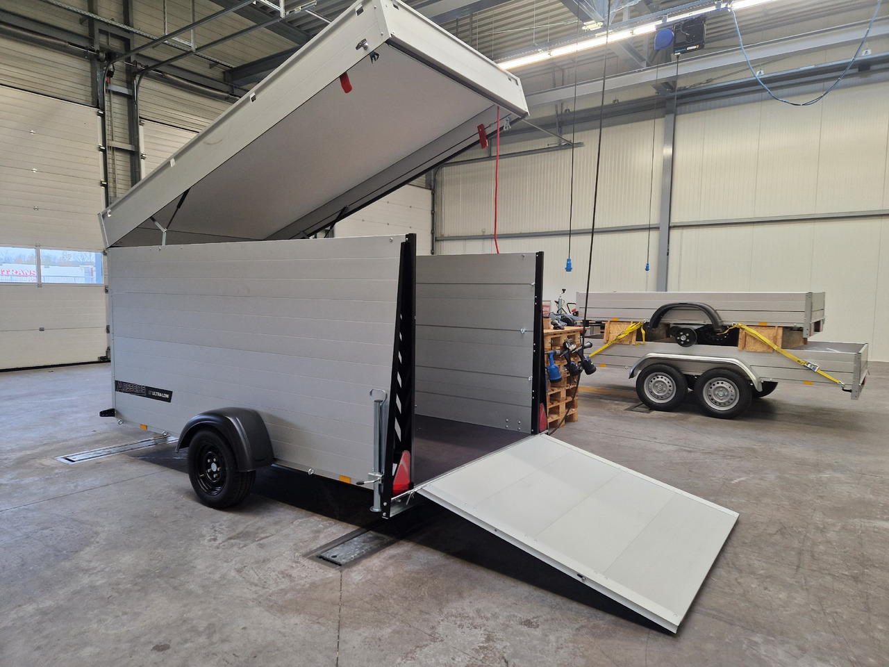 ALUBOXX Deckelanhänger GTB 1500 VT3 Ultra Low 301x151x153cm LED black deal Modell 2025 - Prikolica za motor: slika 4 ALUBOXX Deckelanhänger GTB 1500 VT3 Ultra Low 301x151x153cm LED black deal Modell 2025 - Prikolica za motor: slika 4