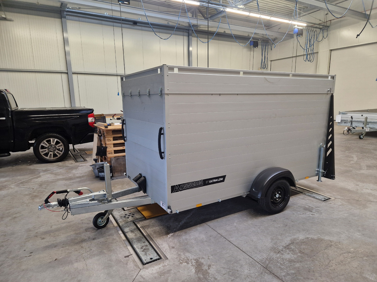 ALUBOXX Deckelanhänger GTB 1500 VT3 Ultra Low 301x151x153cm LED black deal Modell 2025 - Prikolica za motor: slika 2 ALUBOXX Deckelanhänger GTB 1500 VT3 Ultra Low 301x151x153cm LED black deal Modell 2025 - Prikolica za motor: slika 2