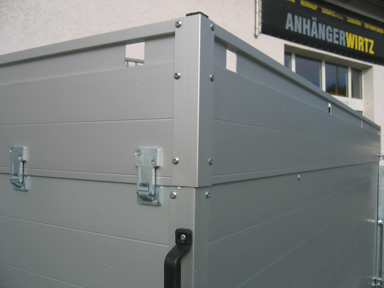 ALUBOXX Deckelanhänger GTT 1500 VT2 301x126x118cm Heckrampe (M) 1500kg order Aktion - Prikolica sa zatvorenim sandukom: slika 3 ALUBOXX Deckelanhänger GTT 1500 VT2 301x126x118cm Heckrampe (M) 1500kg order Aktion - Prikolica sa zatvorenim sandukom: slika 3