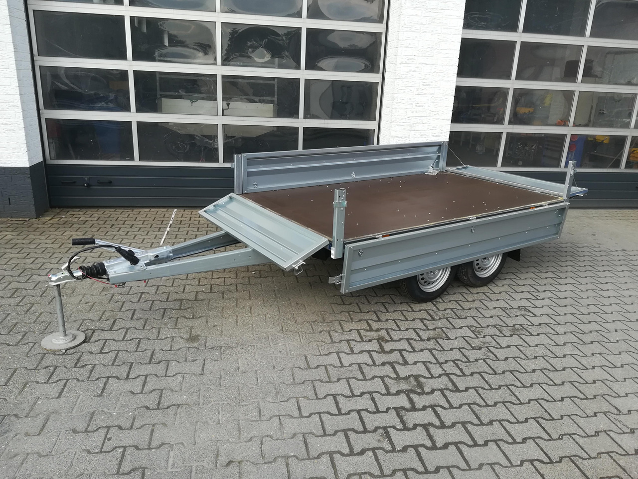 Brenderup 3251 STB 1000 Tandemachse 250x142x35cm (S) 13" 1000kg Januar Aktion - Plato prikolica: slika 3 Brenderup 3251 STB 1000 Tandemachse 250x142x35cm (S) 13" 1000kg Januar Aktion - Plato prikolica: slika 3