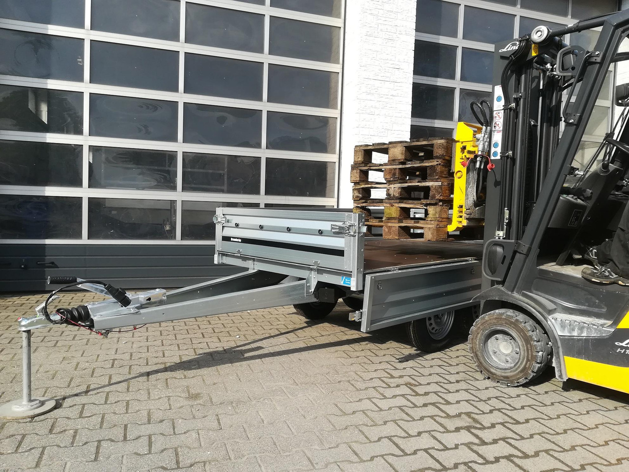Brenderup 3251 STB 1000 Tandemachse 250x142x35cm (S) 13" 1000kg Januar Aktion - Plato prikolica: slika 5 Brenderup 3251 STB 1000 Tandemachse 250x142x35cm (S) 13" 1000kg Januar Aktion - Plato prikolica: slika 5