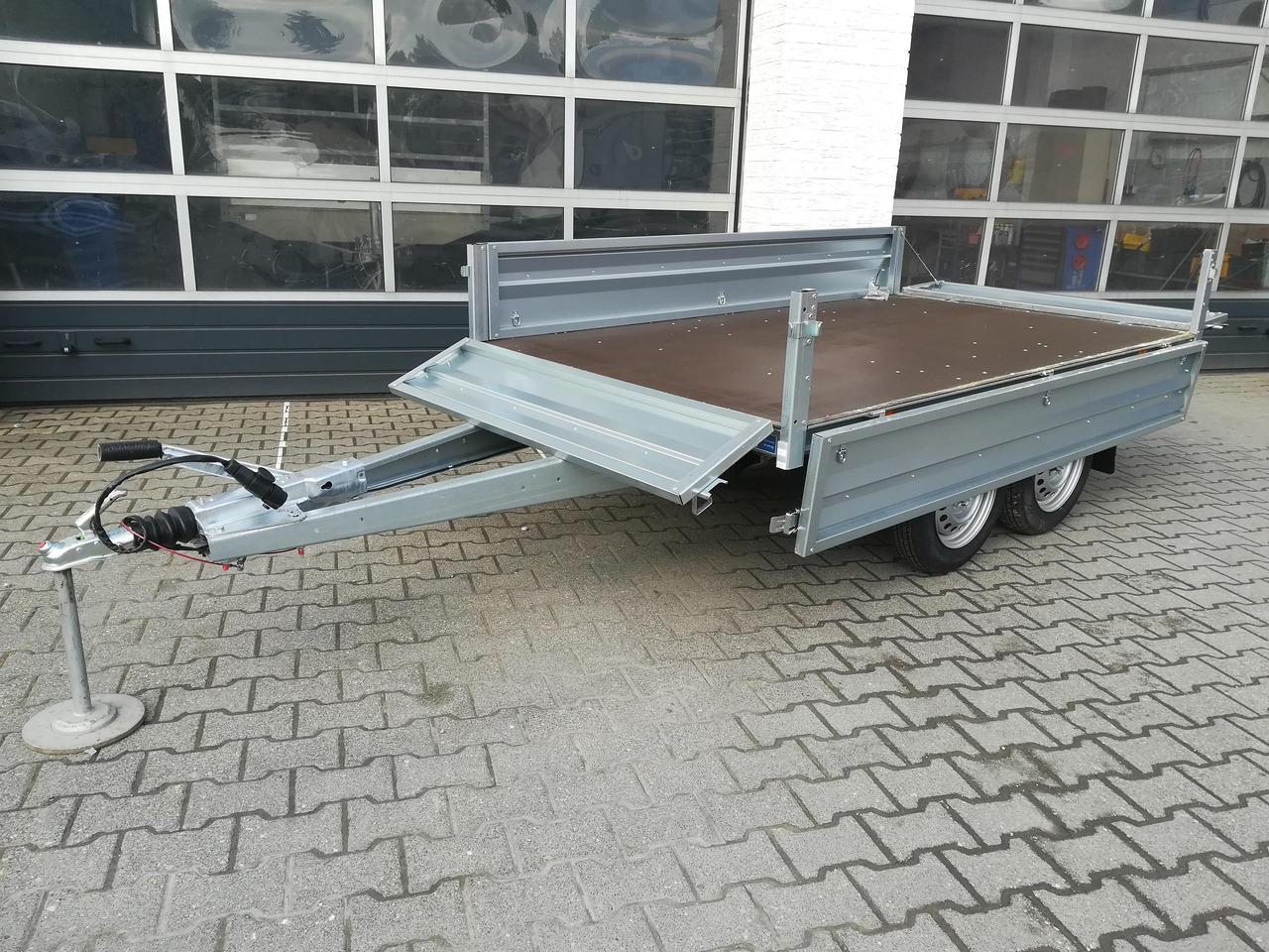 Brenderup 3251 STB 1000 Tandemachse 250x142x35cm (S) 13" 1000kg Januar Aktion - Plato prikolica: slika 4 Brenderup 3251 STB 1000 Tandemachse 250x142x35cm (S) 13" 1000kg Januar Aktion - Plato prikolica: slika 4