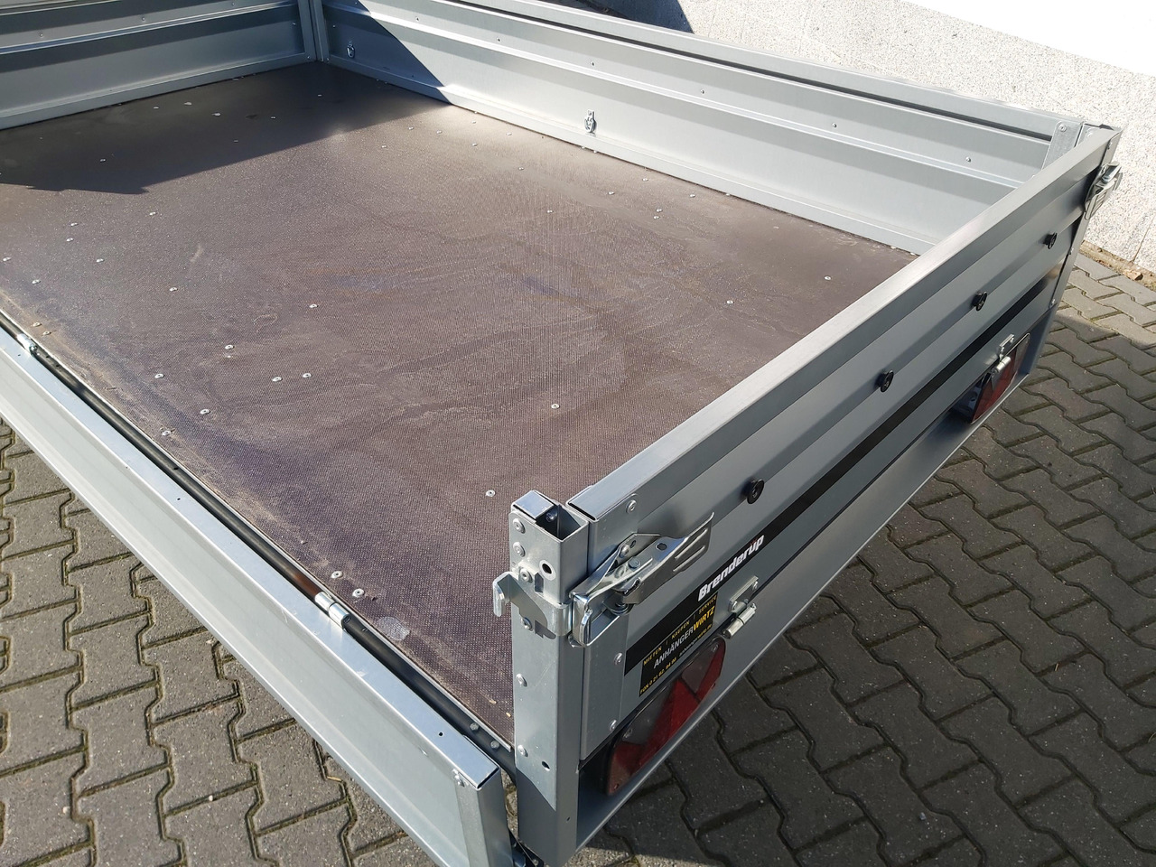 Brenderup 3251 STU 750 250x142x35cm Tandemachse 13" (S) 750kg - Plato prikolica: slika 4 Brenderup 3251 STU 750 250x142x35cm Tandemachse 13" (S) 750kg - Plato prikolica: slika 4