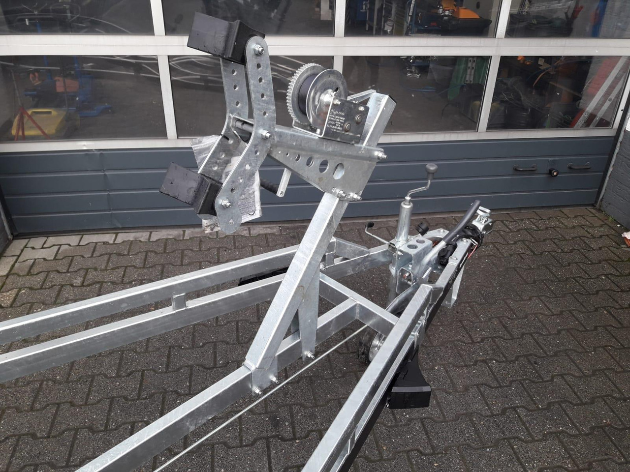 Brenderup Bootstrailer Premium 242000 TB SR 2000 Superrollen Winde Boote bis 650cm 2000kg 312268 - Prikolica za čamac: slika 3 Brenderup Bootstrailer Premium 242000 TB SR 2000 Superrollen Winde Boote bis 650cm 2000kg 312268 - Prikolica za čamac: slika 3
