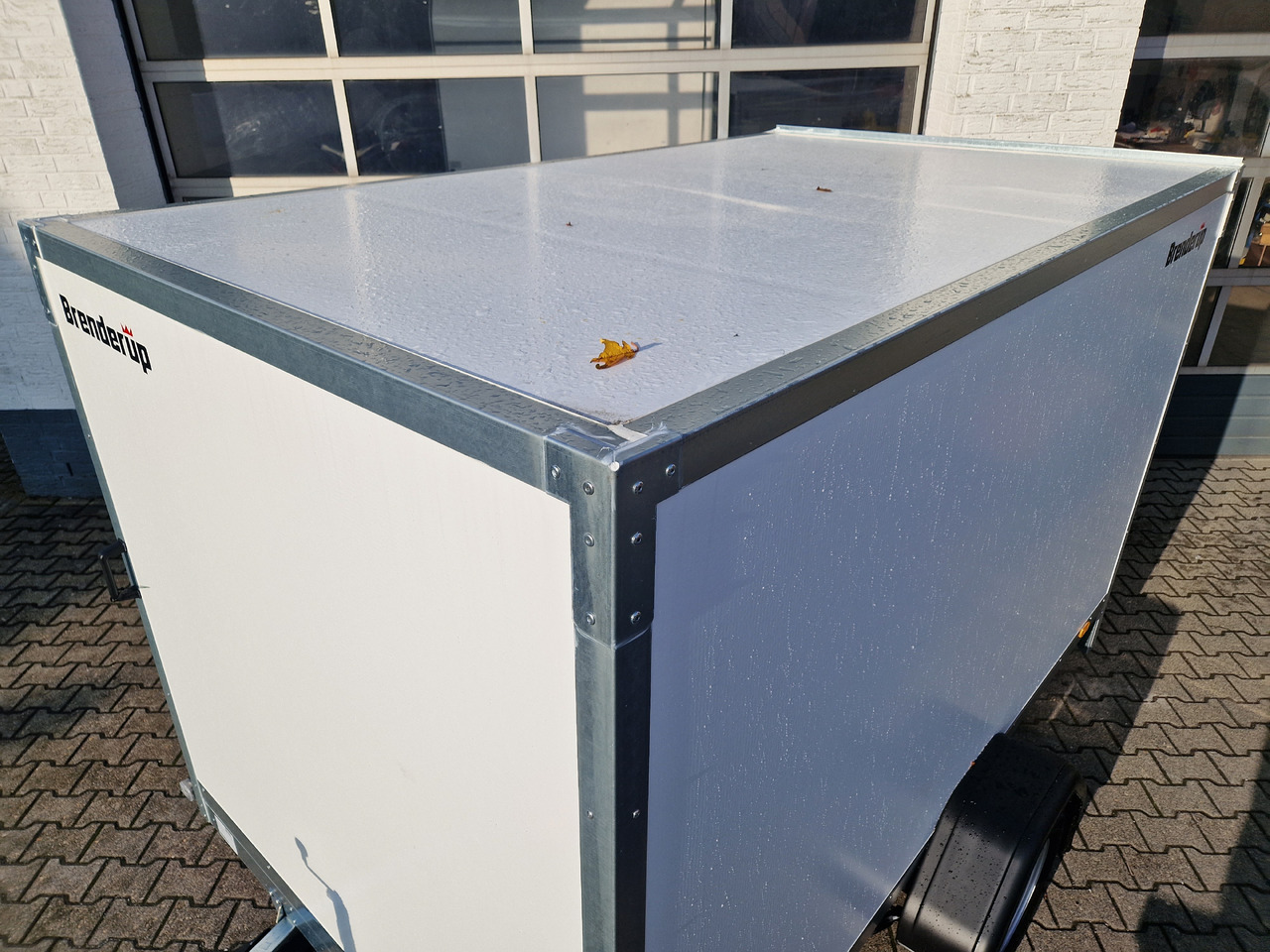 Brenderup Cargo Dynamic CD260 B R 260x153x150cm niedrig Heckrampe Wabenwände (S) 1300kg - Prikolica sa zatvorenim sandukom: slika 4 Brenderup Cargo Dynamic CD260 B R 260x153x150cm niedrig Heckrampe Wabenwände (S) 1300kg - Prikolica sa zatvorenim sandukom: slika 4