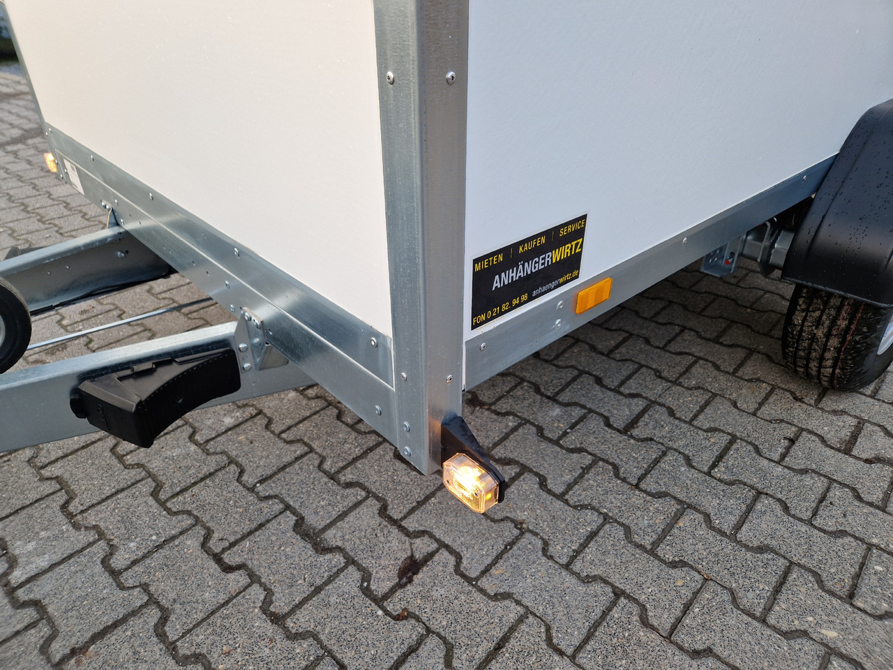 Brenderup Cargo Dynamic CD260 BD 260x150x185cm Hecktüren Wabenwände (S) 1300kg - Prikolica sa zatvorenim sandukom: slika 2 Brenderup Cargo Dynamic CD260 BD 260x150x185cm Hecktüren Wabenwände (S) 1300kg - Prikolica sa zatvorenim sandukom: slika 2