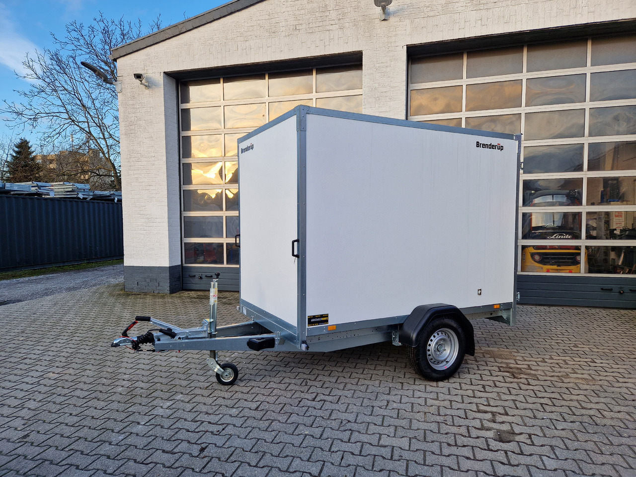 Brenderup Cargo Dynamic CD260 BD 260x150x185cm Hecktüren Wabenwände (S) 1300kg - Prikolica sa zatvorenim sandukom: slika 3 Brenderup Cargo Dynamic CD260 BD 260x150x185cm Hecktüren Wabenwände (S) 1300kg - Prikolica sa zatvorenim sandukom: slika 3