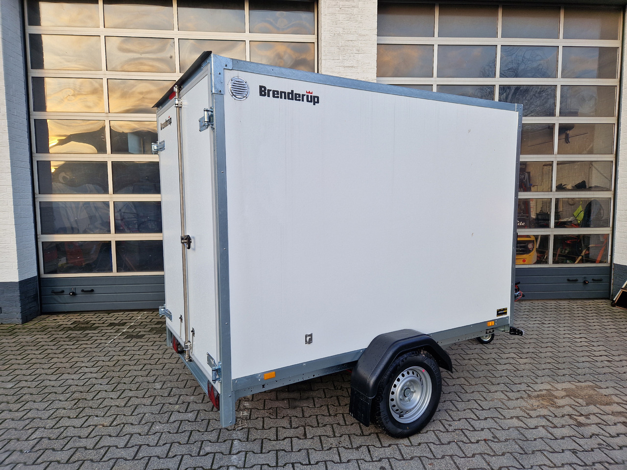 Brenderup Cargo Dynamic CD260 BD 260x150x185cm Hecktüren Wabenwände (S) 1300kg Brenderup Cargo Dynamic CD260 BD 260x150x185cm Hecktüren Wabenwände (S) 1300kg: slika 9