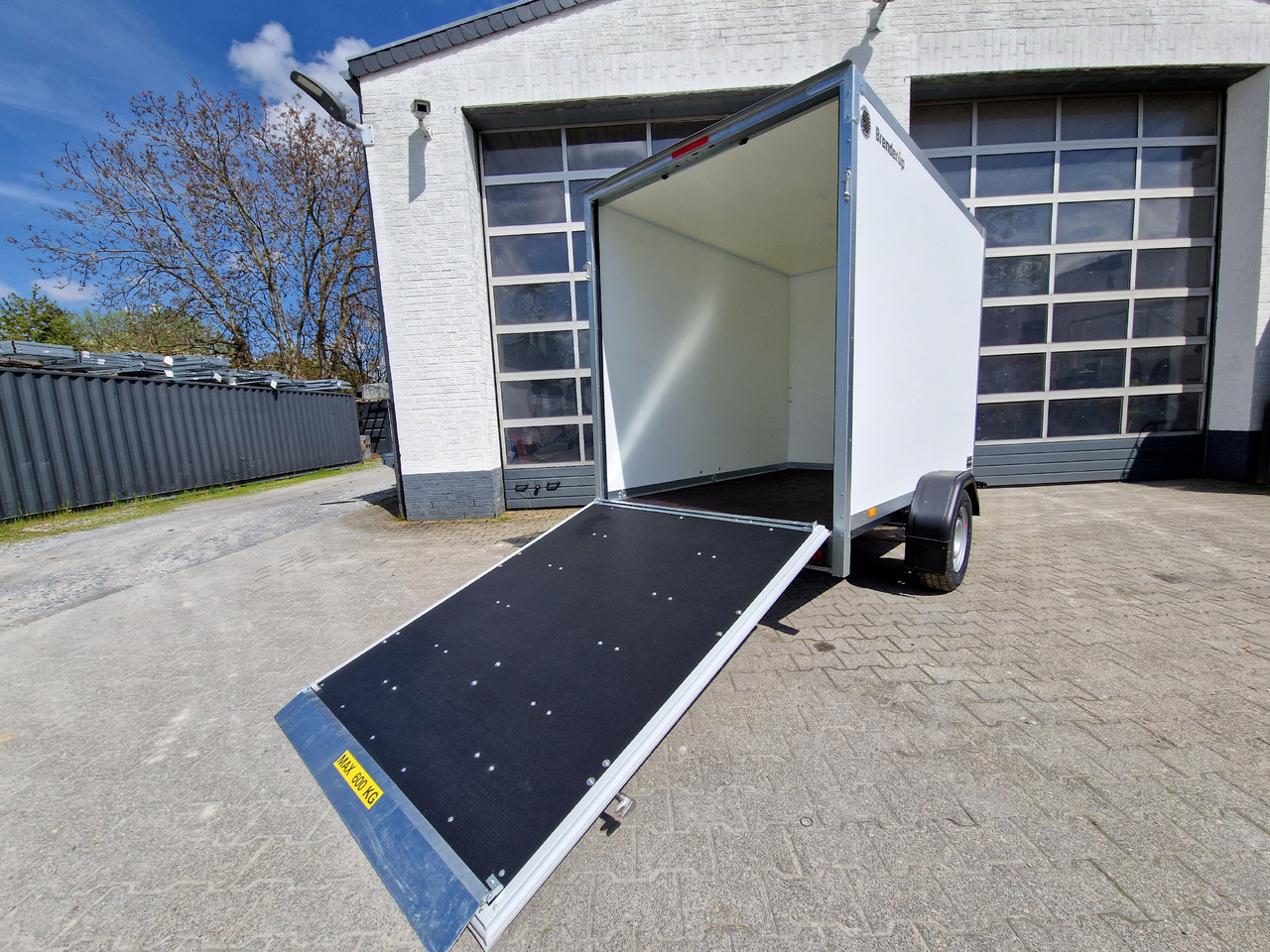 Brenderup Cargo Dynamic CD260 BD R 260x150x185 Heckrampe Wabenwände (S) 1300kg - Prikolica sa zatvorenim sandukom: slika 3 Brenderup Cargo Dynamic CD260 BD R 260x150x185 Heckrampe Wabenwände (S) 1300kg - Prikolica sa zatvorenim sandukom: slika 3