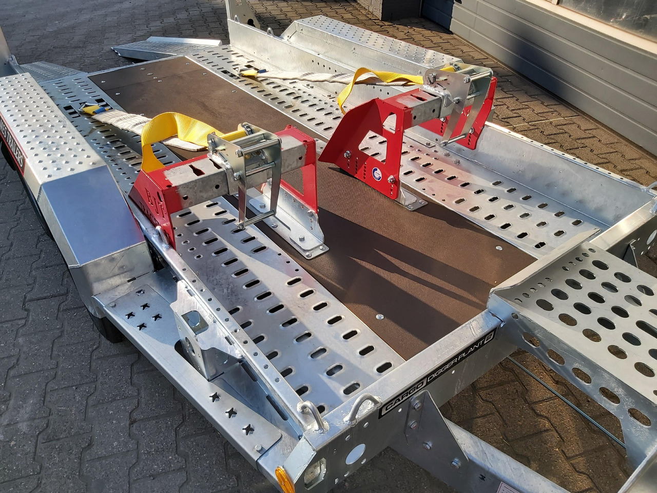 Brian James Digger Plant 543-2813-27 280x130cm Schaufelablage Rampen Trac Strap System 2700kg - Prikolica za prevoz radnih mašina: slika 3 Brian James Digger Plant 543-2813-27 280x130cm Schaufelablage Rampen Trac Strap System 2700kg - Prikolica za prevoz radnih mašina: slika 3